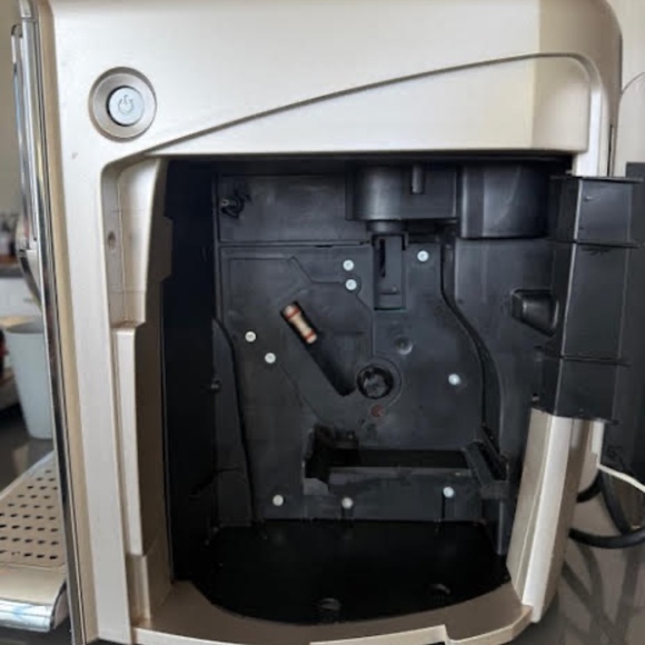 Gaggia Platinum Swing Up Espresso and Coffee Machine - Picture 7 of 16